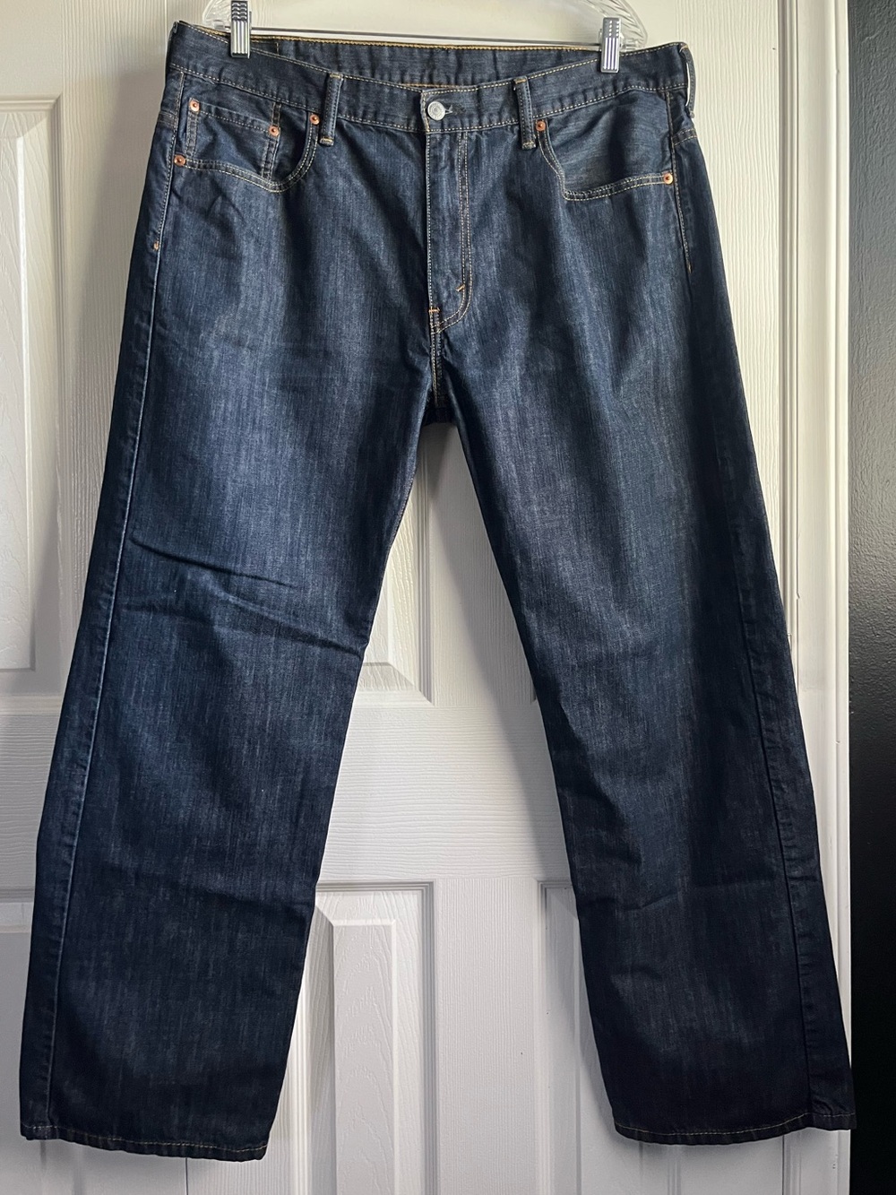 Levi’s Men’s 569 Loose Straight Dark Blue Wash Jeans W 38 x inseam measures 30”
